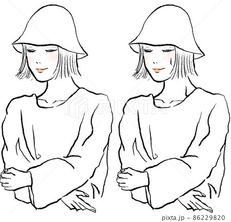 サウナポンチョを着てサウナに入る女性。ボブヘアでサウナハットをかぶり目を閉じている。 86229820