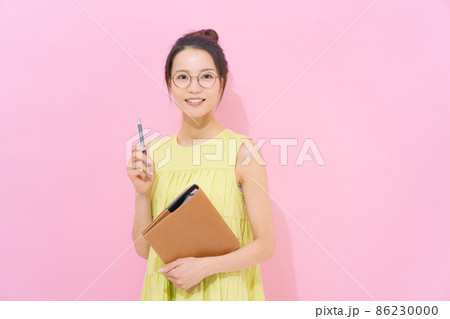 20代女性　資格　勉強　ピンク 86230000