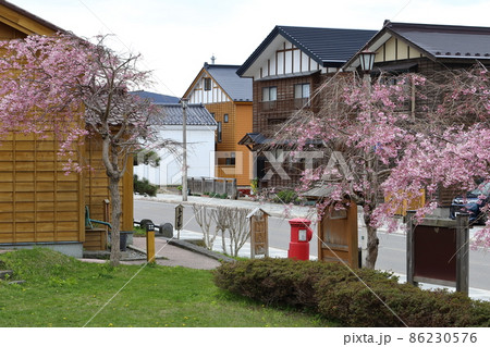 北海道 江差 丸ポストのある風景(江差町会所会館前) 北海道 江差 丸ポストのある風景(江差町会所会館前) 86230576