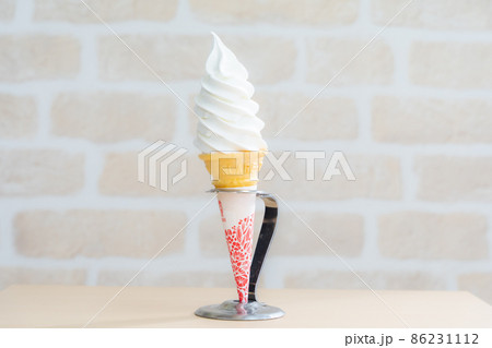 牧場の牛乳で作ったソフトクリーム 牧場の牛乳で作ったソフトクリーム 86231112