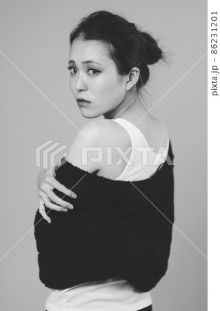 モノクロのクールな女性ポートレートの写真素材 [86231201] - PIXTA