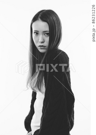 モノクロ女性ポートレート写真 サイン入り モノクロの世界でポート