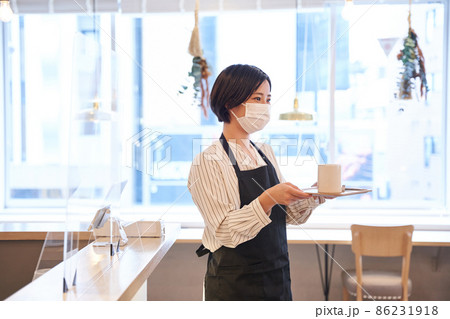 カフェ　カフェバー　スタッフ　店員 86231918