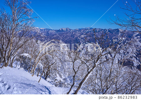 冬の赤城山 黒檜山の山頂から北東側(皇海山,男体山など)の眺望 冬の赤城山 黒檜山の山頂から北東側(皇海山,男体山など)の眺望 86232983