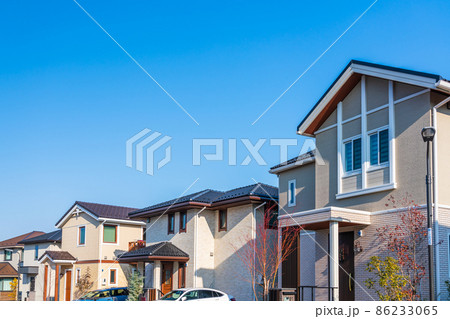 新築住宅が並ぶニュータウン 新築住宅が並ぶニュータウン 86233065