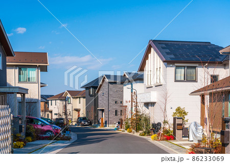 新築住宅が並ぶニュータウン 86233069