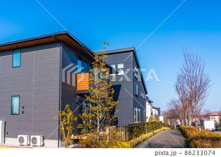 新築住宅が並ぶニュータウン 86233074