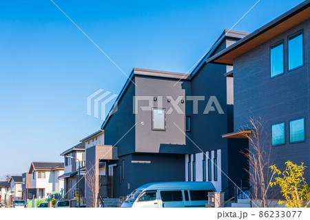 新築住宅が並ぶニュータウン 86233077