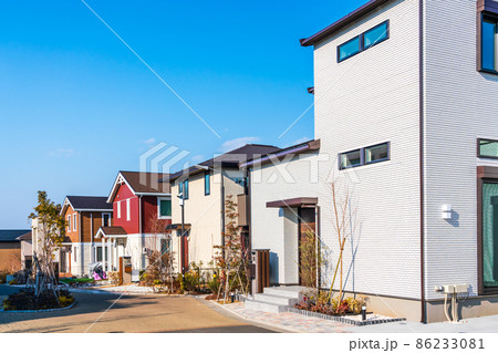 新築住宅が並ぶニュータウン 新築住宅が並ぶニュータウン 86233081