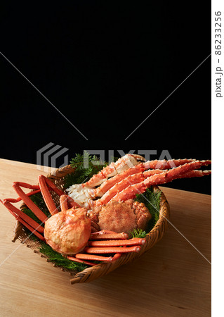 タラバガニ、ズワイガニ、毛ガニ カニ3種盛り合わせ タラバガニ、ズワイガニ、毛ガニ カニ3種盛り合わせ 86233256