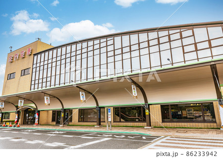 山形県酒田市　晴天の庄内空港ターミナルビル 86233942