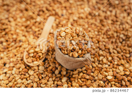 Coffee beans are dried in the greenhouse. 86234467