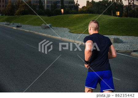 Close-up portrait of athletic man running 86235442
