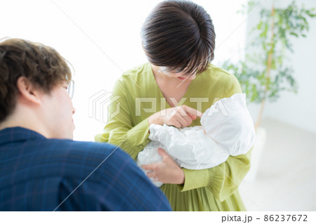 ファミリー　赤ちゃん 86237672