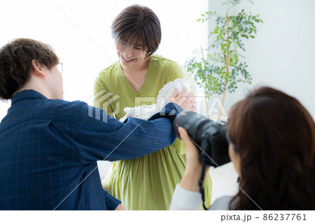 ファミリー　赤ちゃん　カメラマン 86237761