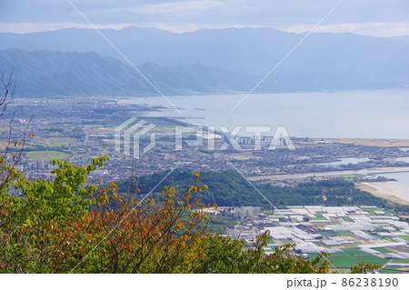 香川県観音寺市　稲積山から琴弾公園・讃岐山脈方面を望む 86238190