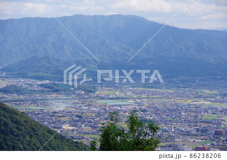 香川県 稲積山から観音寺市総合運動公園・讃岐山脈方面を望む 香川県 稲積山から観音寺市総合運動公園・讃岐山脈方面を望む 86238206