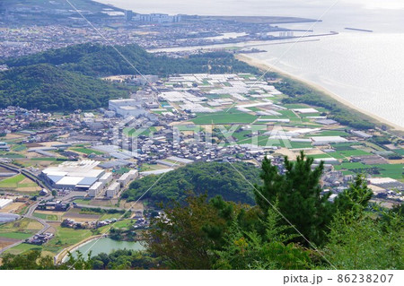 香川県観音寺市 稲積山から有明浜・琴弾公園周辺を望む 香川県観音寺市 稲積山から有明浜・琴弾公園周辺を望む 86238207