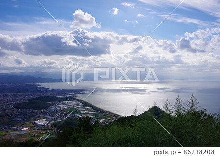 香川県 稲積山から観音寺市街・四国中央市方面を望む 香川県 稲積山から観音寺市街・四国中央市方面を望む 86238208