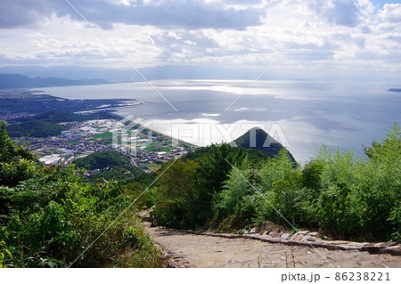 香川県　稲積山から有明浜・瀬戸内海・四国中央市方面を望む 86238221