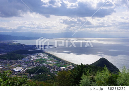 香川県 稲積山から有明浜・瀬戸内海・四国中央市方面を望む 香川県 稲積山から有明浜・瀬戸内海・四国中央市方面を望む 86238222