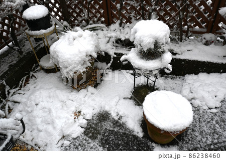 雪が降った日の景色 86238460