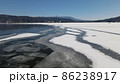 冬の諏訪湖 86238917