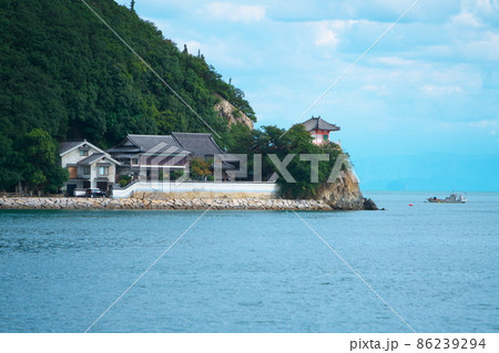 【瀬戸内三十三観音霊場】第二十四番 田島から見た阿伏兎観音堂1 広島県福山市 【瀬戸内三十三観音霊場】第二十四番 田島から見た阿伏兎観音堂1 広島県福山市 86239294