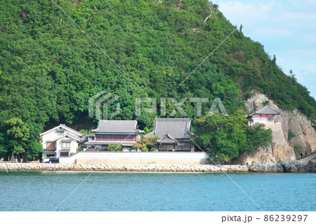 【瀬戸内三十三観音霊場】第二十四番 田島から見た阿伏兎観音堂4 広島県福山市 【瀬戸内三十三観音霊場】第二十四番 田島から見た阿伏兎観音堂4 広島県福山市 86239297