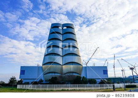 東扇島東公園に建つ巨大な川崎航路トンネル第一換気（神奈川県川崎市） 86239808