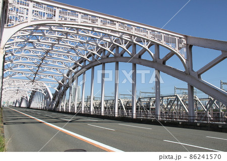 淀川に架かる十三大橋 淀川に架かる十三大橋 86241570