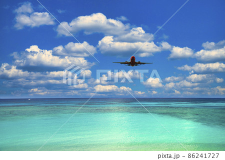 竹富島の美しいサンゴ礁の海 86241727
