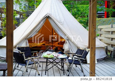 グランピングでのBBQ 86241818