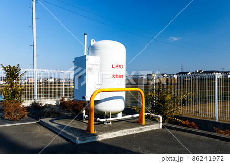 LPガス供給設備と青空 LPガス供給設備と青空 86241972