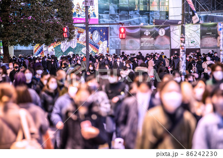 日本の東京都市景観 7万8千人超全国・東京1万6538人過去最多…ステルス感染超爆発…＝27日、渋谷 86242230