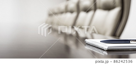 notepad on a table 86242536