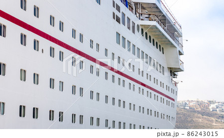 Cruise ship 86243015