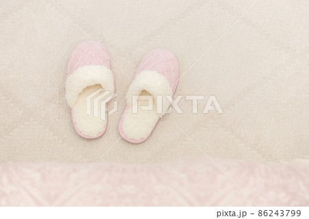 Pink cozy knitted slippers Pink cozy knitted slippers 86243799