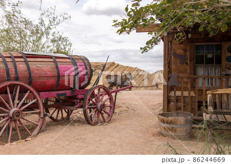 Old wagon 86244669