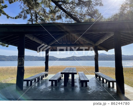 水辺の東屋 86244780