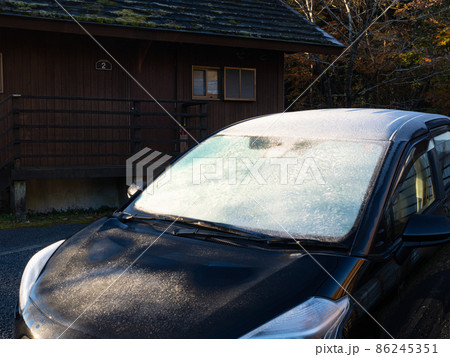 フロントガラスに付いた霜 フロントガラスに付いた霜 86245351