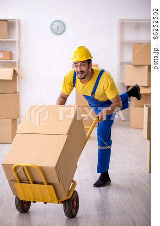 Young male contractor doing home relocation Young male contractor doing home relocation 86252502