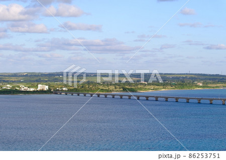 竜宮城展望台から見る来間大橋2（沖縄・宮古島・来間島） 86253751