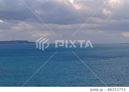 竜宮城展望台から見る伊良部大橋3(沖縄・宮古島・来間島) 竜宮城展望台から見る伊良部大橋3(沖縄・宮古島・来間島) 86253753