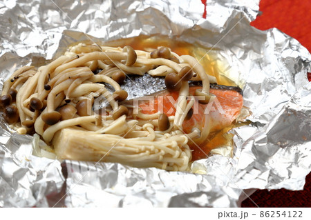 鮭のホイル焼き 鮭のホイル焼き 86254122
