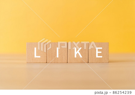 「LIKE」と書かれた積み木 86254239