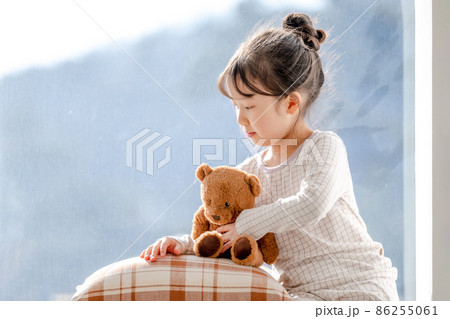子供 女の子 1人 86255061