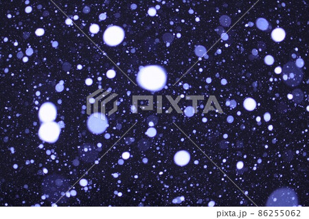 夜の雪 86255062
