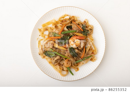 パッキーマオ　(タイ料理：激辛バジル焼きそば) 86255352