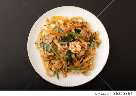 パッキーマオ　(タイ料理：激辛バジル焼きそば) 86255364